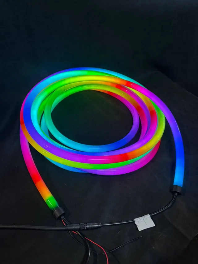 Чёрный гибкий пиксельный неон с RGB-градиентом