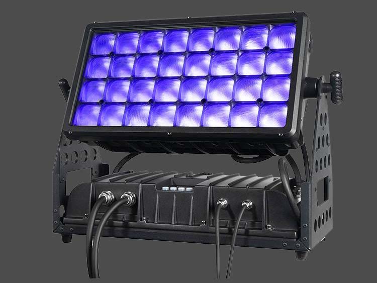 Светодиодный прожектор Radiant 3240 RGBW 32×60Вт, вид спереди
